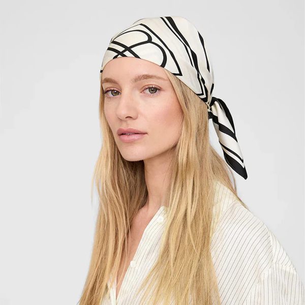 Scarf York Monogram in Black & Ivory - Image 2